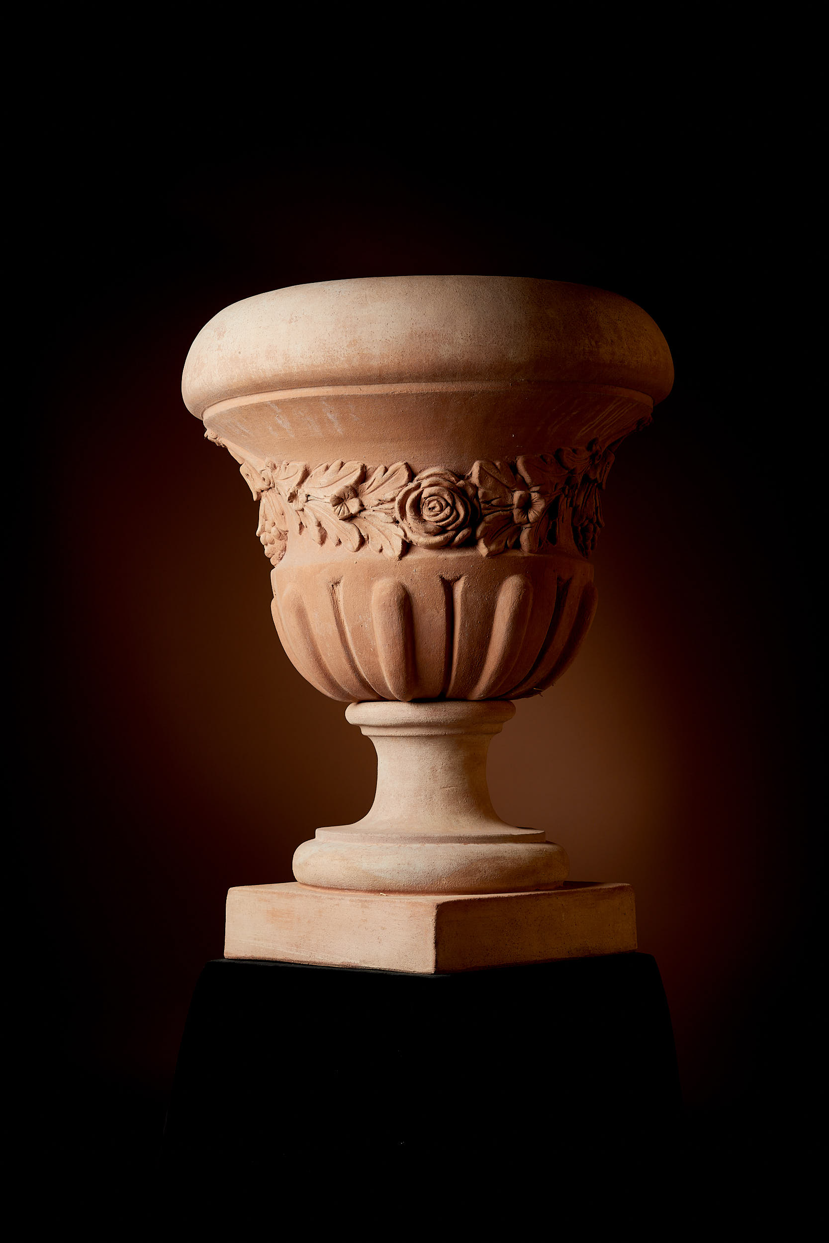 Vase "Frescobaldi" mit Blumengirlanden